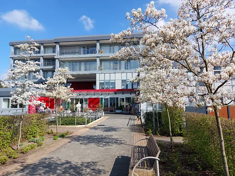 Ev. Martinstift im Frühling